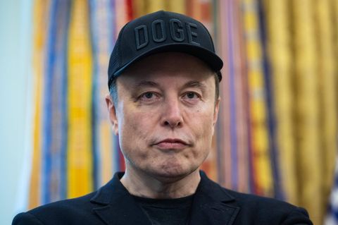 Musk verabschiedet sich mit blauem Auge im Oval Office