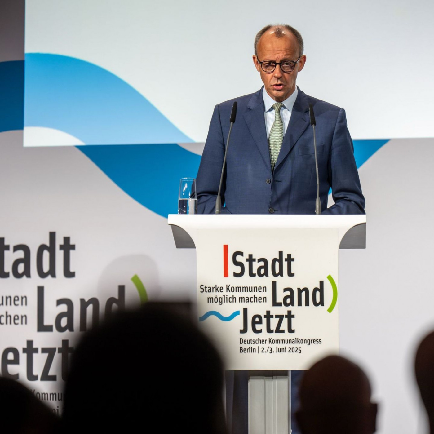 Merz hält an Zurückweisung Asylsuchender fest