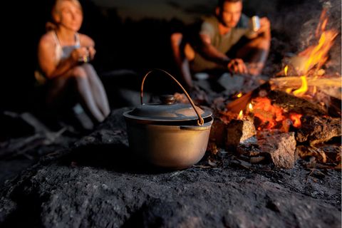 Kochen beim Campen: Wie Sie in der Wildnis ein Festmahl zaubern