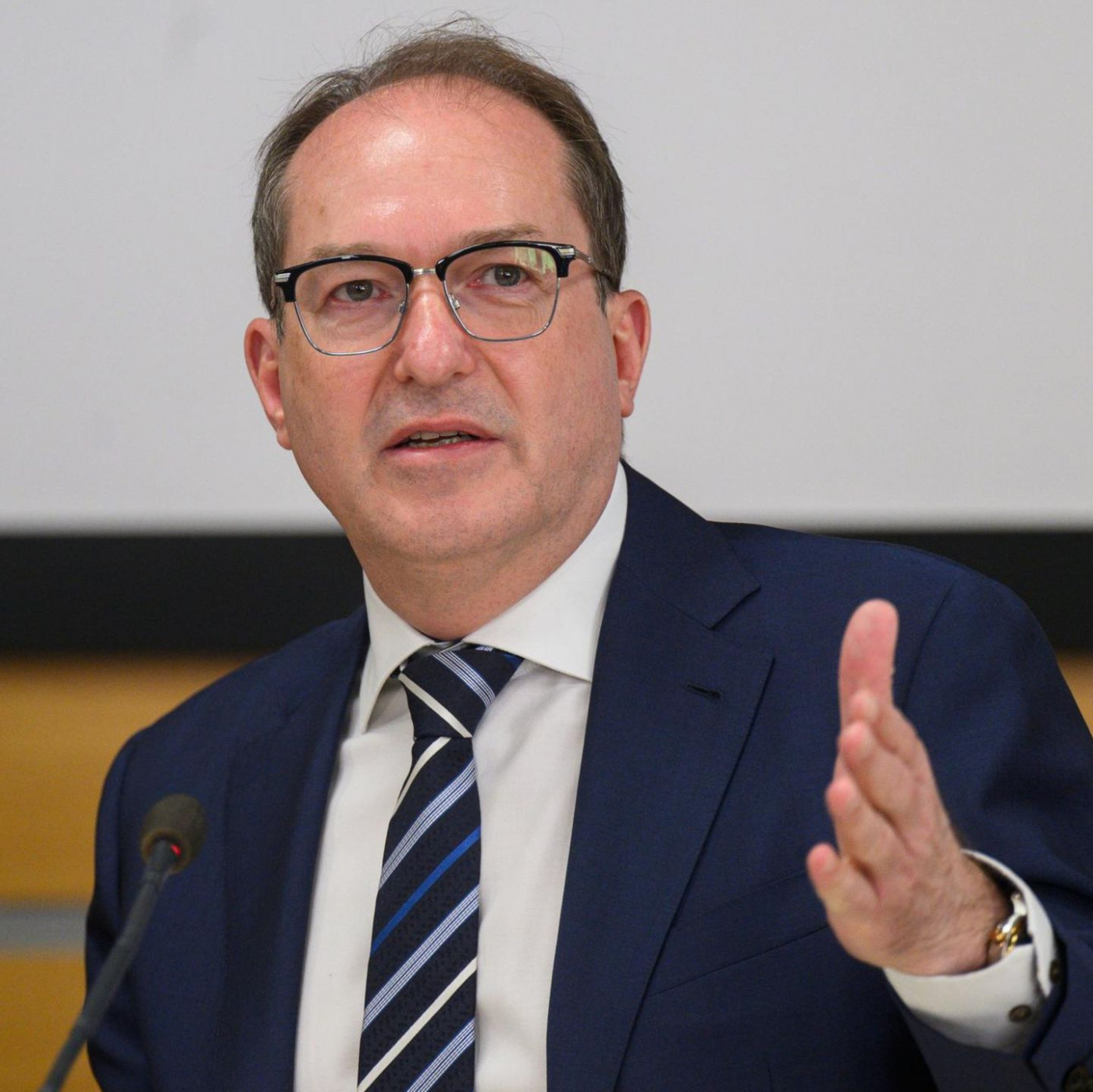 Dobrindt will Zurückweisungen an Grenze fortsetzen