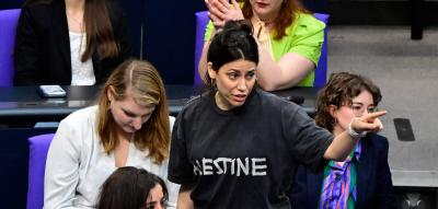 Klöckner wirft Linke-Politikerin wegen Palästina-Shirt aus dem Bundestag