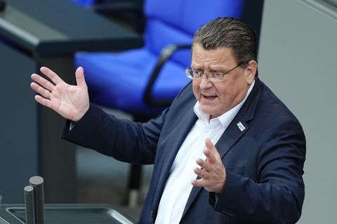 AfD will Minister für Verschwendung haftbar machen