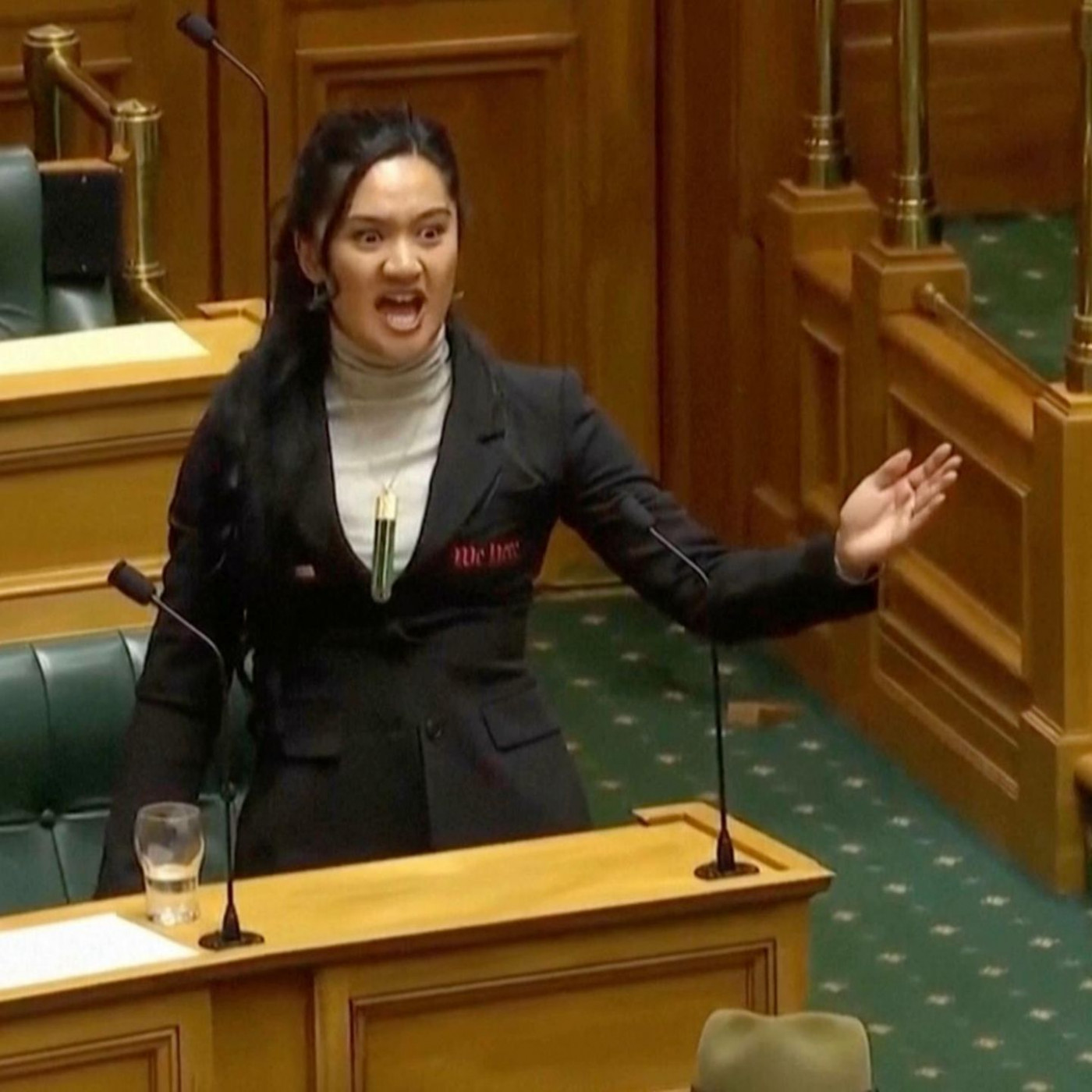 Maori-Abgeordnete erhalten nach Haka-Tanz im Parlament Rekordstrafe