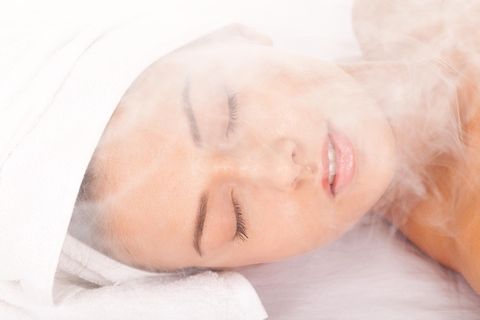 Gesichtssauna gegen Hautunreinheiten: Tipps zur Anwendung und Wirkung