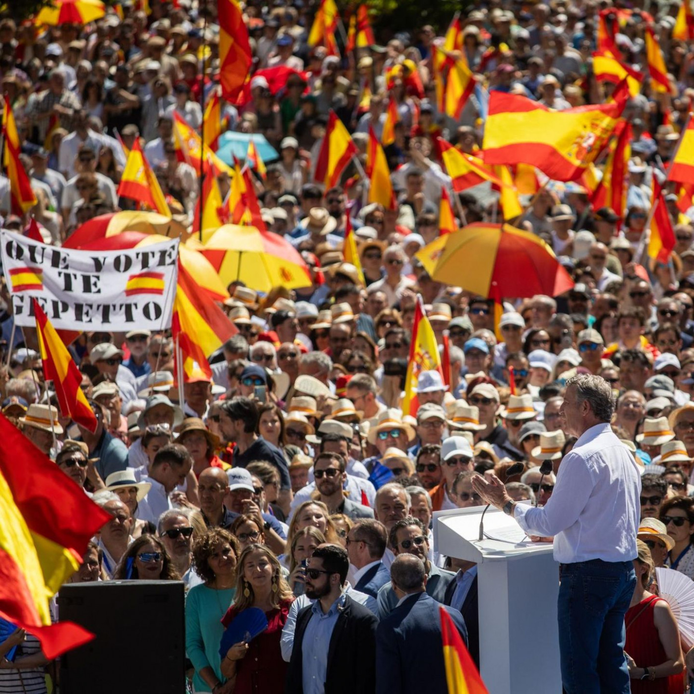 Zehntausende demonstrieren in Madrid gegen Sánchez-Regierung