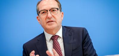 „Wir rüsten uns gegen steigende Bedrohungen“ – Dobrindt warnt vor Zuwachs bei Extremisten