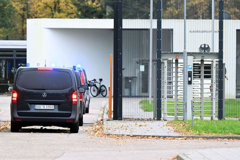 Mutmaßliche Linksextremisten aus Umfeld Lina E. angeklagt