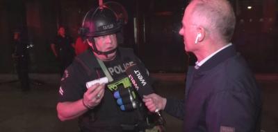 „Diese Dinger explodieren im Gesicht“ – Polizist berichtet von Gewalt bei Protesten
