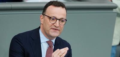 „Jetzt will ich erst mal rechtlich verbindlich das Zeug“ – E-Mails belasten Spahn