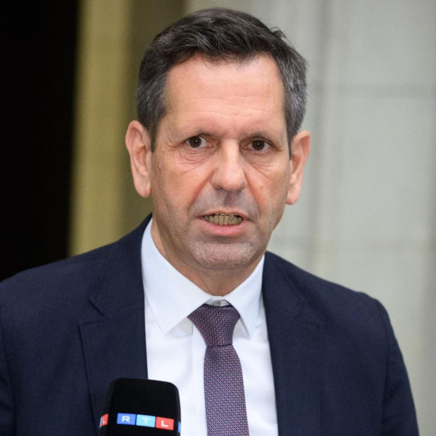 Ministerpräsident Lies verletzt Radfahrer mit Autotür