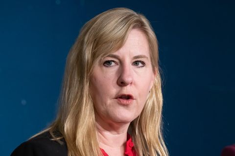 Demokratische US-Politikerin und Mann erschossen – Täter weiter auf der Flucht