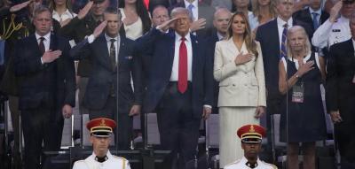 Unter landesweiten Protesten eröffnet Trump pompöse Militärparade