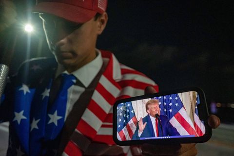 Trump entzückt Fans mit eigenem Smartphone plus Mobilfunkvertrag