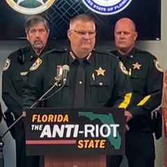 Sheriff droht Randalierern mit Erschießung