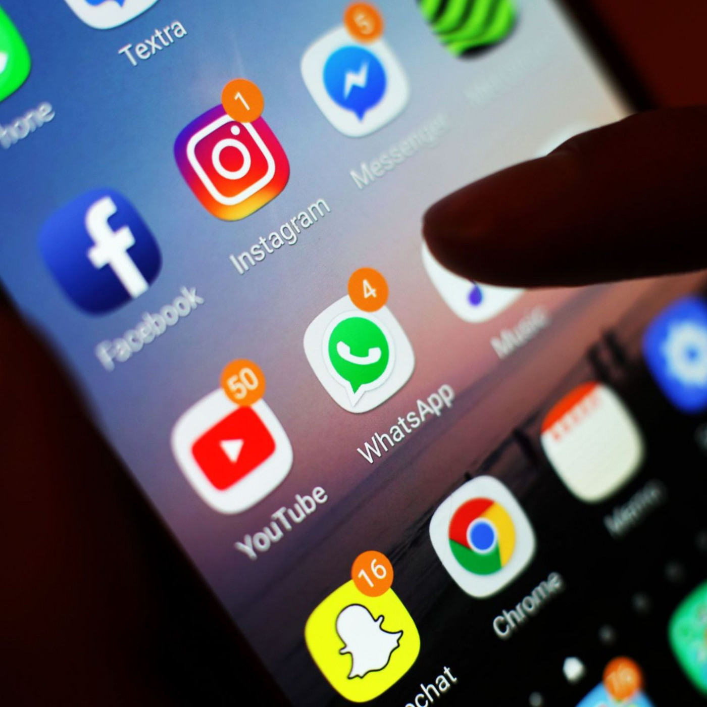 Umfrage: Mehrheit für Zugang zu sozialen Medien erst ab 16