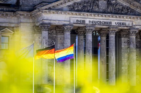 Keine Regenbogenflagge, keine CSD-Teilnahme: Der Bundestag begeht fatale Fehler