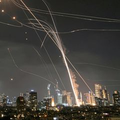 "So etwas noch nicht gesehen": Reporterin erlebt Raketenangriff in Tel Aviv