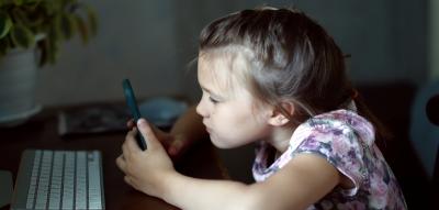 Kinder am Handy – „Epidemie der Kurzsichtigkeit“