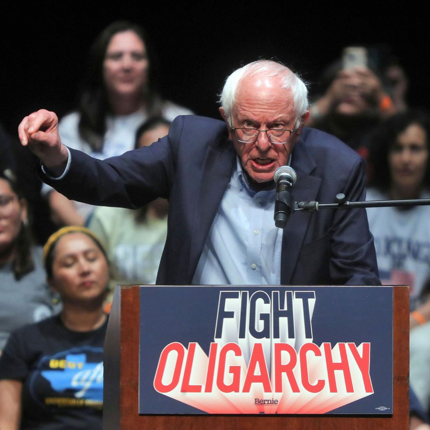 Bernie Sanders erfährt während Rede von US-Kriegseintritt