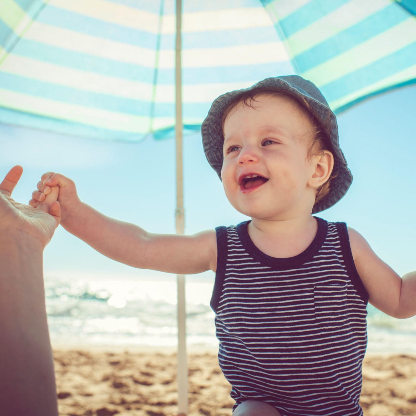Sonnenstich und Hitzekollaps: Diese einfachen Tipps schützen Kinder