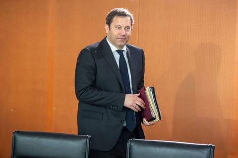 Opposition übt heftige Kritik an Klingbeils Etatplänen