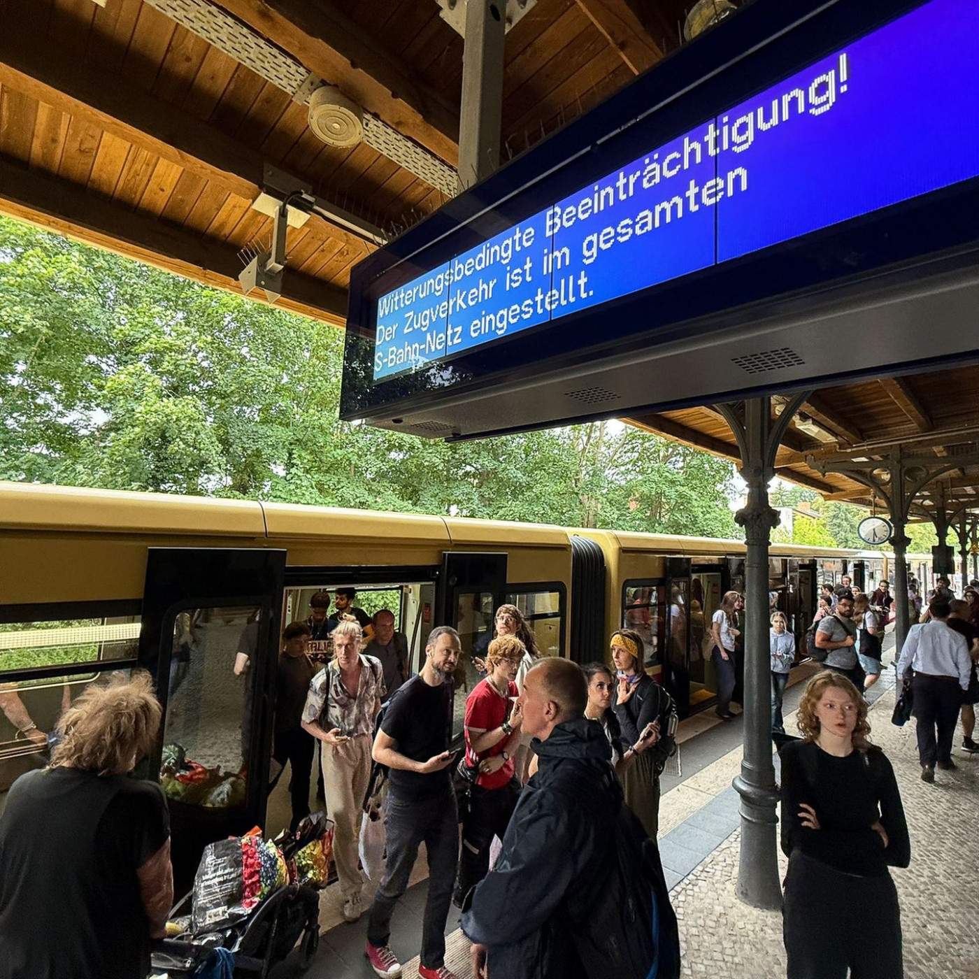 Wichtige Bahnstrecke Berlin-Hamburg nach Unwetter gesperrt
