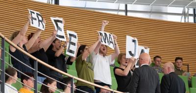 „Free Maja“ – Aktivisten stören mit Protestaktion Landtagssitzung