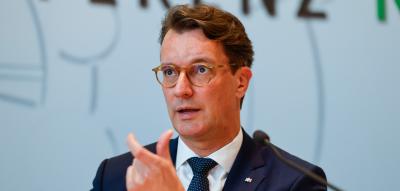 Streit um Stromsteuer – Wüst warnt vor Bruch des Koalitionsvertrags