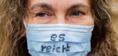 Gericht bestätigt Maskenpflicht – Versammlungsverbot war jedoch verfassungswidrig