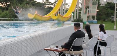 Wasserrutschen und Sandstrand – Kim Jong-un eröffnet neues Touristengebiet