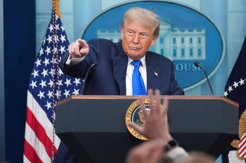 Warum die MAGA-Anhänger plötzlich einen Kriegspräsidenten gut finden