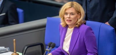 „Bei uns weht eine Fahne: Schwarz-Rot-Gold“, sagt die Bundestagspräsidentin