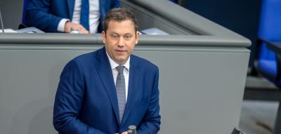 „Gehen verantwortungsvoll mit dem Geld der Bürger um“, sagt Klingbeil – Grüne attackieren Regierung