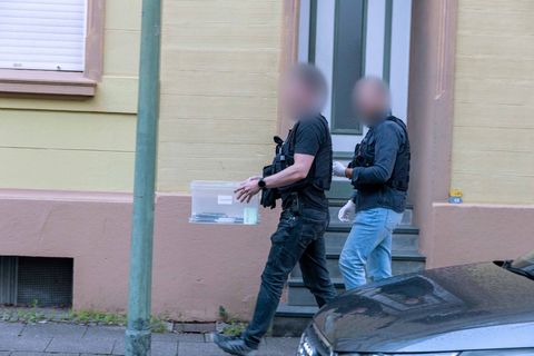 Durchsuchungen wegen Terrorverdachts - Mann festgenommen