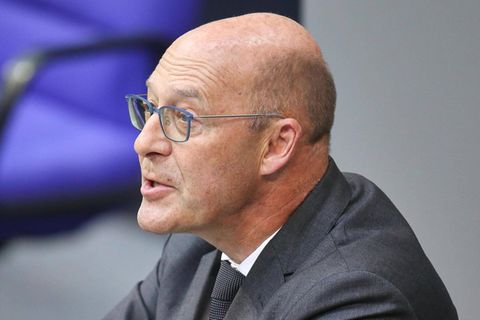 AfD-Abgeordnete sorgen bei Debatte über Srebrenica für Eklat