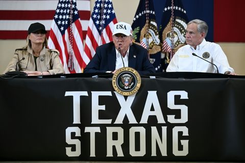 Trump besucht Flutgebiet in Texas: "So etwas habe ich noch nie gesehen"