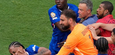 Eklat nach Abpfiff – PSG-Trainer greift Chelseas Stürmer an
