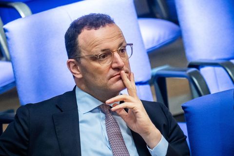 Aktuelle Umfrage: Spahn unten durch, Union verliert Abstand auf AfD