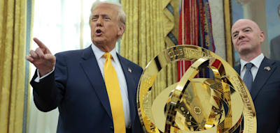 Chelsea bekommt Kopie, weil Trump den Pokal der Klub-WM behält. Sagt er