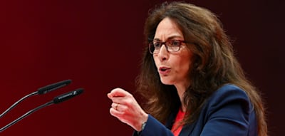 Yasmin Fahimi warnt vor „Totalangriff“ auf Sozialstaat – „Arbeitgeber zeigen unverhohlene Ignoranz“