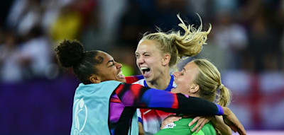 Englands Lionesses setzen sich gegen Schweden im Elfmeterschießen durch