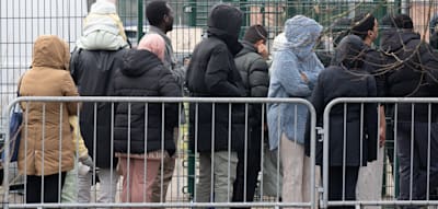 Bezahlkarte für Flüchtlinge längst nicht überall verfügbar – in diesen Ländern stockt es