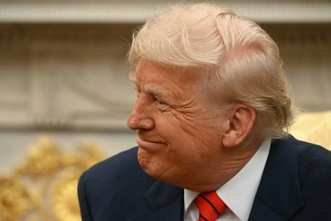 "Ablenkung von Epstein"? – Trump teilt Fakevideo mit Festnahme Obamas