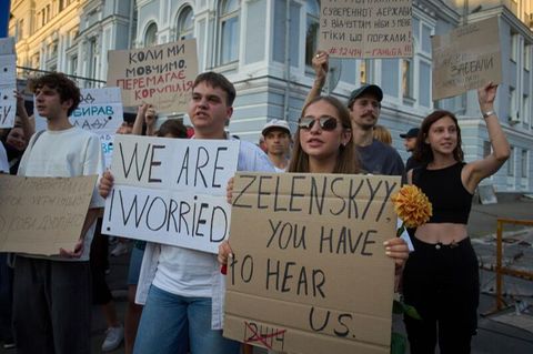 Experte: "Selenskyj hat in den letzten Tagen immens viel Vertrauen zerstört"
