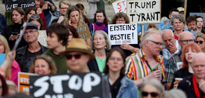 Trump verwandelt historischen Golfplatz in Sperrzone – Landesweite Proteste