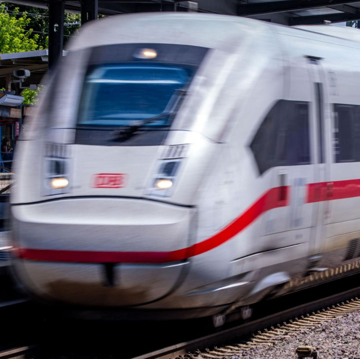 400 ICE-Passagiere sitzen stundenlang in Tunnel fest