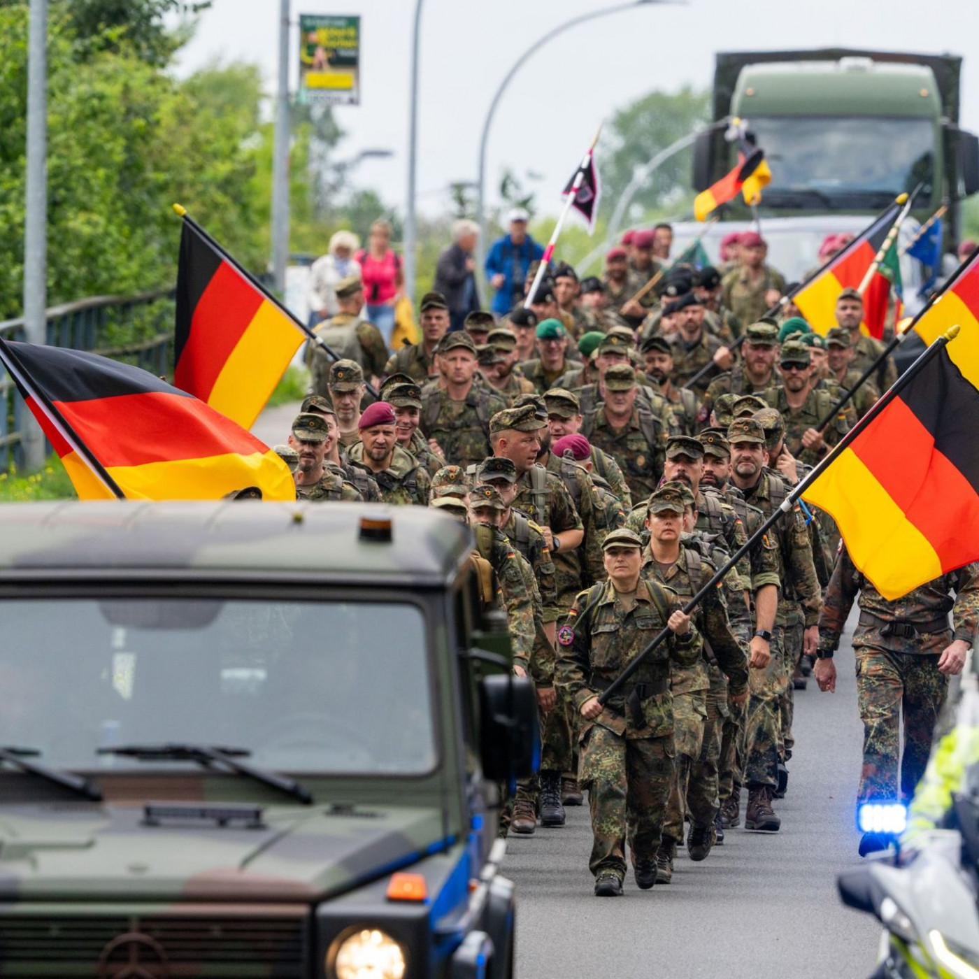 120 Kilometer: Soldaten marschieren in Gedenken an Gefallene
