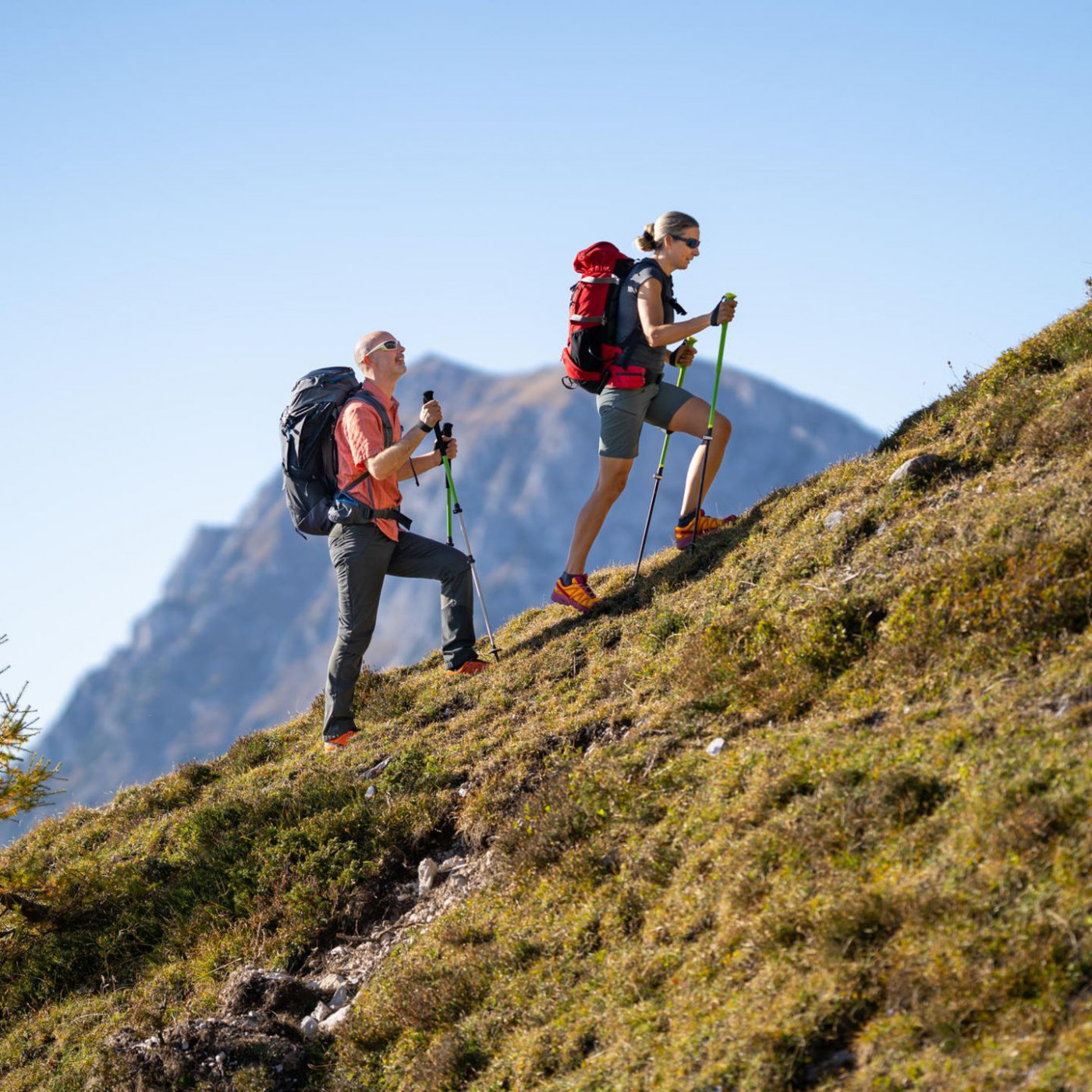 Das perfekte Wanderoutfit: Von Kopf bis Fuß auf Trekking eingestellt