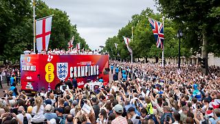 Bergers Verlobte verpasst Englands wilde EM-Parade
