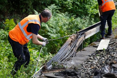 Hauptstrecke der Bahn lahmgelegt – Polizei vermutet Sabotage